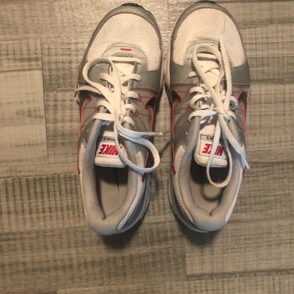 Nike Air Max 270 React Shoes in Black/Dark Grey/Barely Volt - Picture 2 of 6